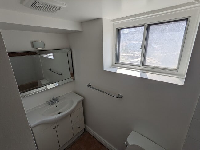 Building Photo - 901 Ossington Av