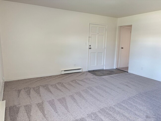 Foto del edificio - Large 2 bedroom apartment with washer/drye...