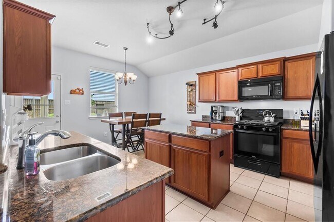 Foto del edificio - 16123 Duck Tail Ln