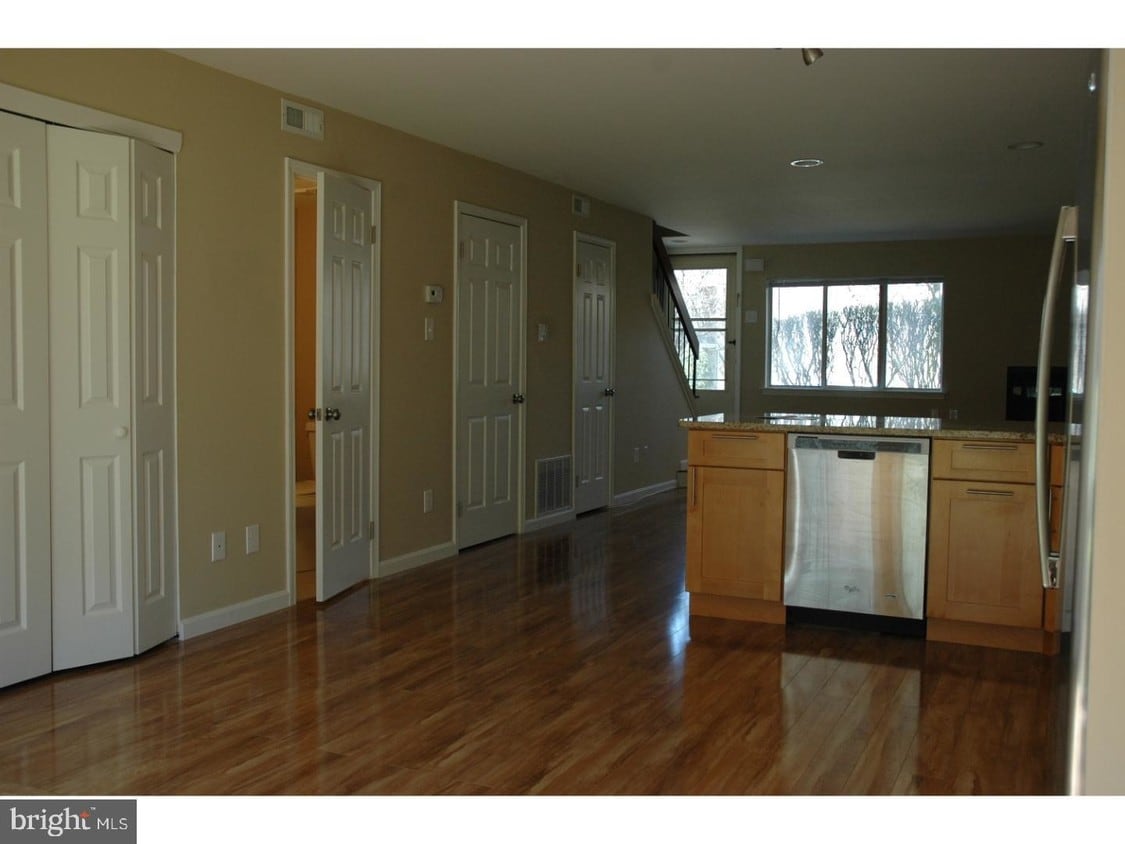 Primary Photo - 212 Carriage Ct