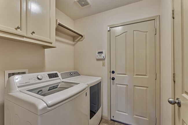 Foto del edificio - 13511 Summer Hill Dr