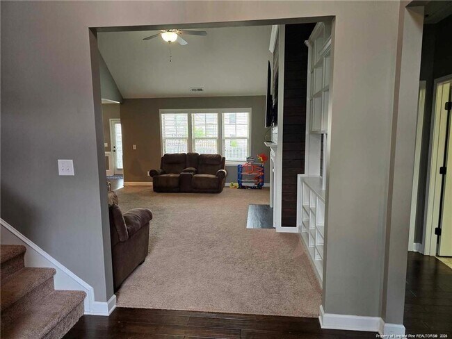 Building Photo - 323 Nottingley Dr