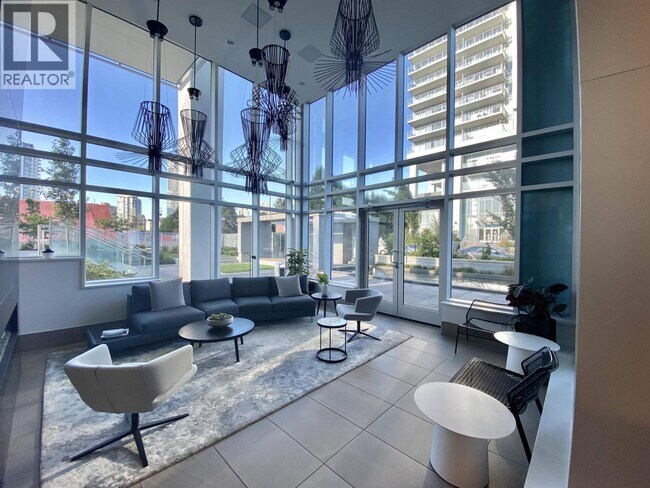 Photo du bâtiment - 652 Whiting Way