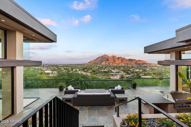 Building Photo - 6901 N Highlands Dr