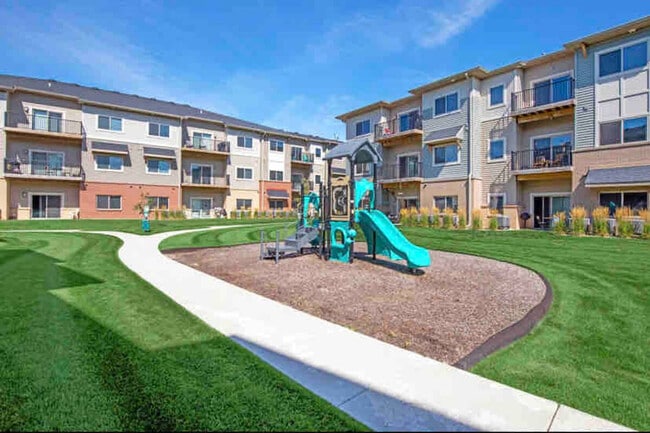 Foto del edificio - 8350 Cascade Ave