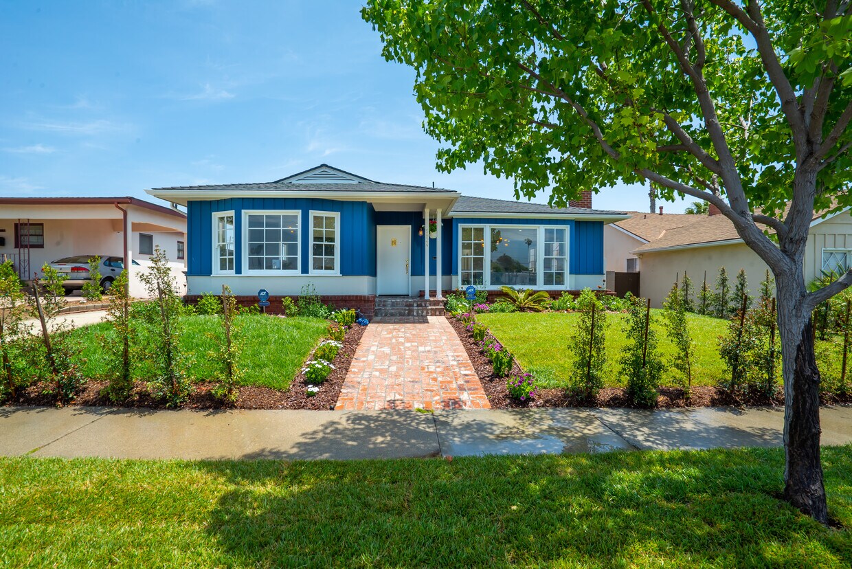 5924 La Cienega S Blvd, Los Angeles, CA 90056 House Rental in Los