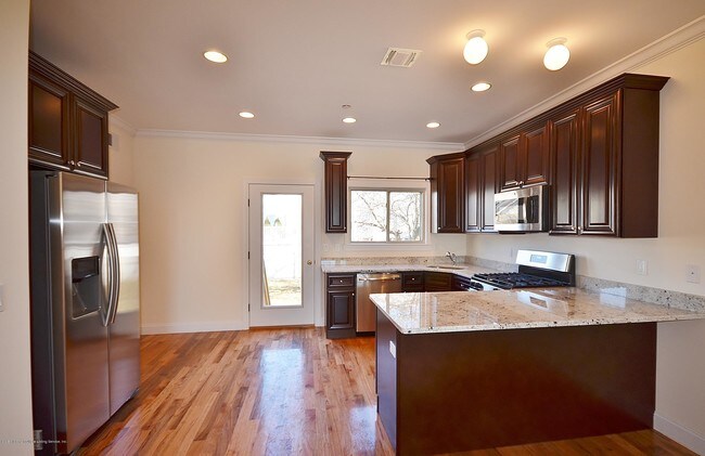 Building Photo - 22 Bamberger Ln