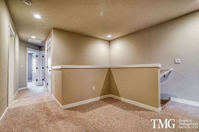 Building Photo - New Contemporary 3 Bed 2.5 Bath Style Home...