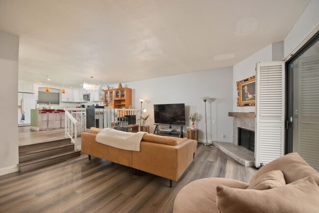 Building Photo - 5711 Owensmouth Ave