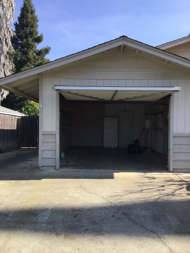 Primary Photo - Adorable Home