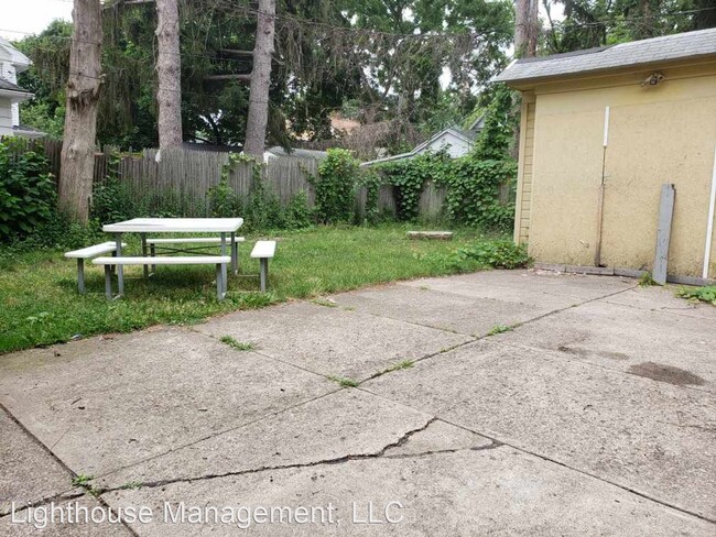 Building Photo - 3 br, 1 bath House - 190 Delamaine Dr.