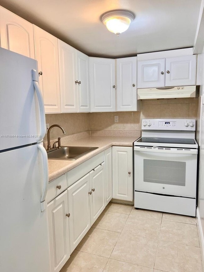 Building Photo - 7820 NE Bayshore Ct