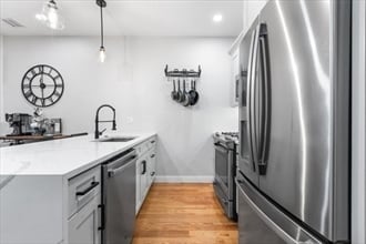 Building Photo - 176 W 7th St