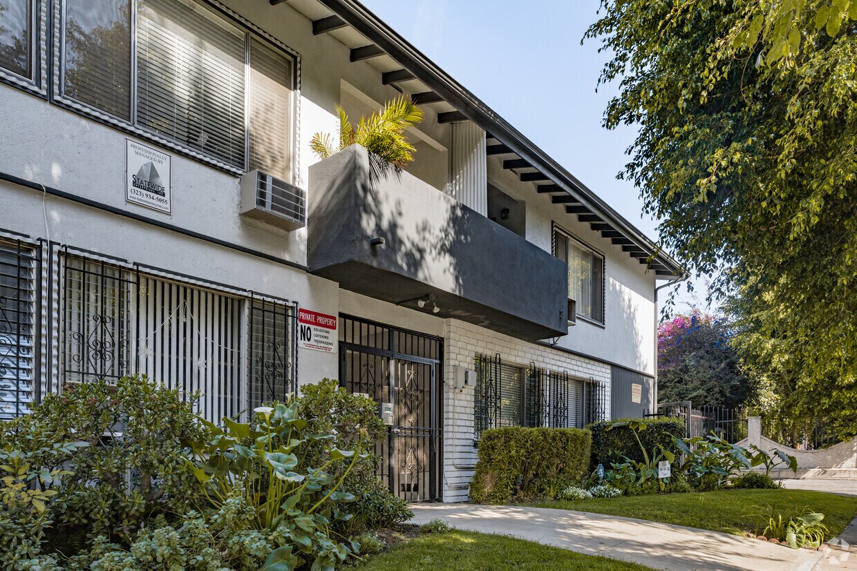 Entrance - Stanley Gardens Apts - Spacious, Bright and Beatiful One Bedroom! CALL NOW!