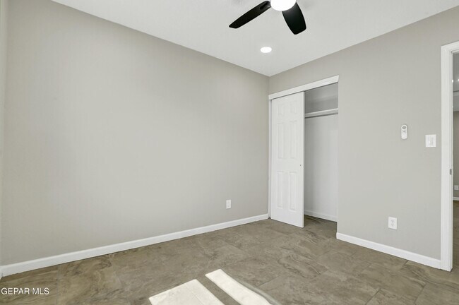 Building Photo - 4324 La Luz Ave
