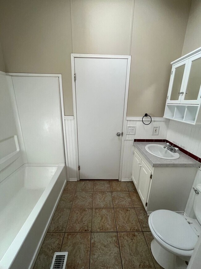 Foto del edificio - Country 3-bdr/2-bath with huge yard in Crooked River Ranch!