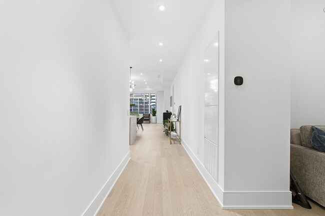 Photo du bâtiment - 455-455 Wellington St W