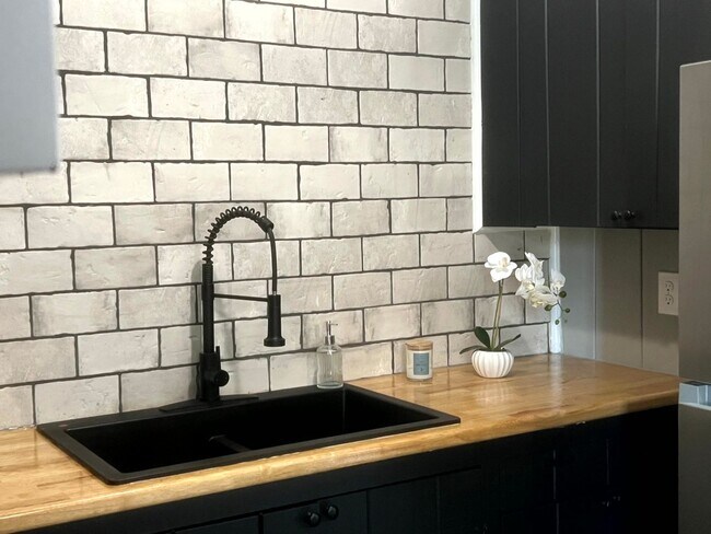 Foto del edificio - 130 Eastwood Ave