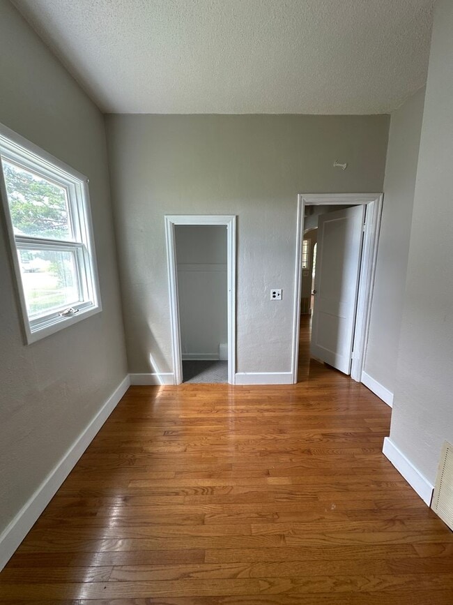 Foto del edificio - 909 8th Ave SE