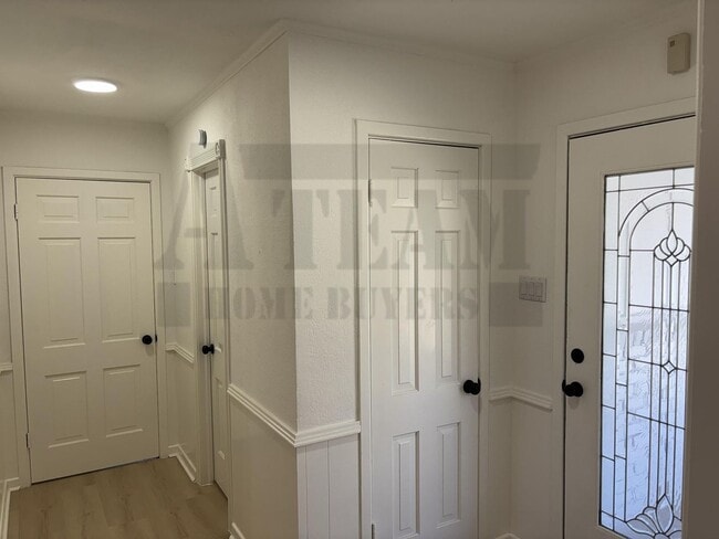 Building Photo - Beautifully updated 4-bedroom, 2-bathroom home!