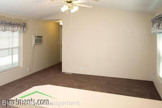 Building Photo - 3201-3200 Spring Creek Ln