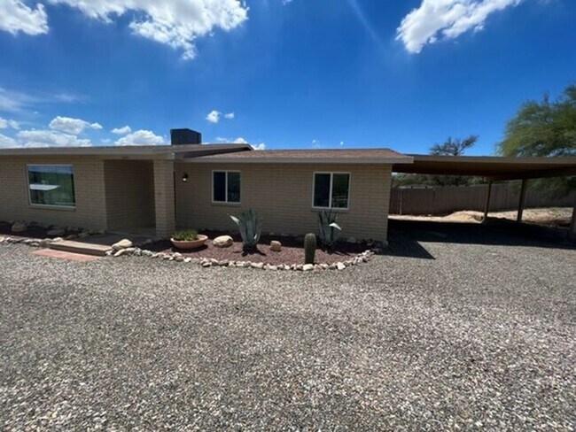 Building Photo - Stunning Oro Valley 4-Bed Home with Mounta...