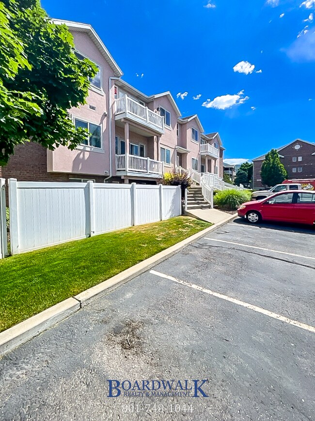 Foto del edificio - Spacious 2 Bed 2 Bath Condo in Bountiful!