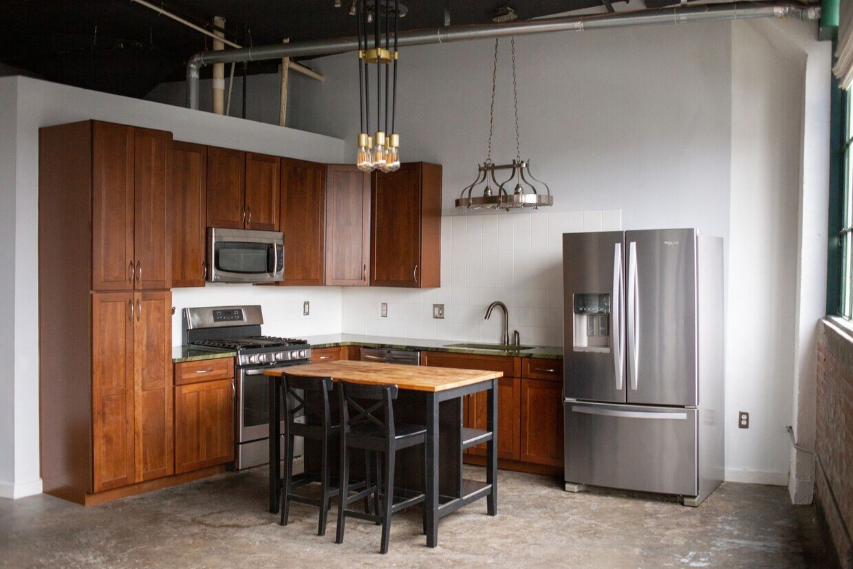 Foto principal - Amazing 1 Bedroom Apt For Rent In Highly S...