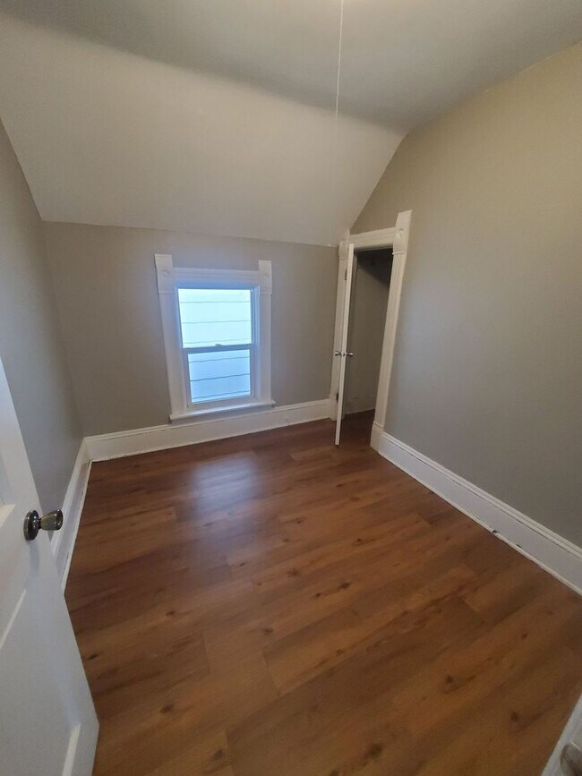Building Photo - 3220 W Greenfield Ave. (Duplex)