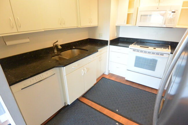 Building Photo - 1731 Beacon St