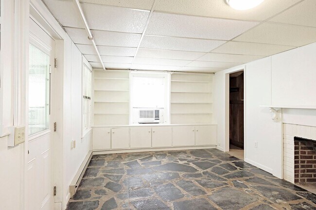 Building Photo - Pet-Friendly Fry's Spring Basement Apartment