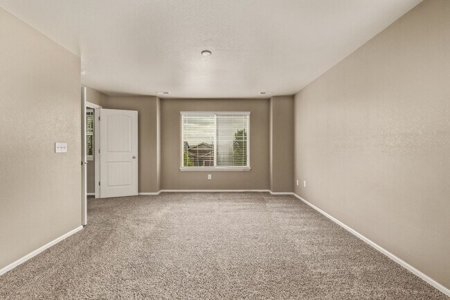 Foto del edificio - Spacious 5BR House in Aurora