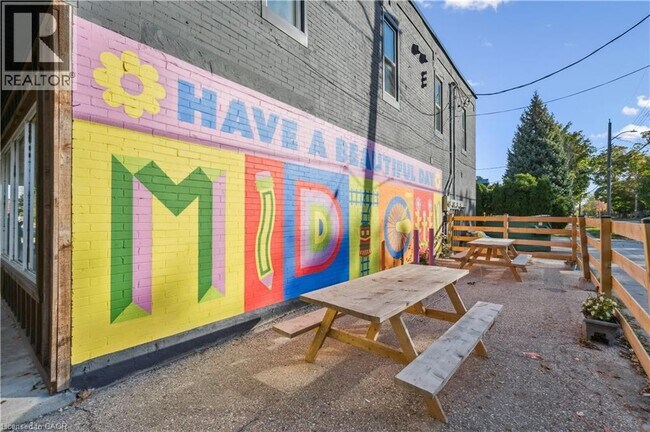 Photo du bâtiment - 132 Ahrens St W