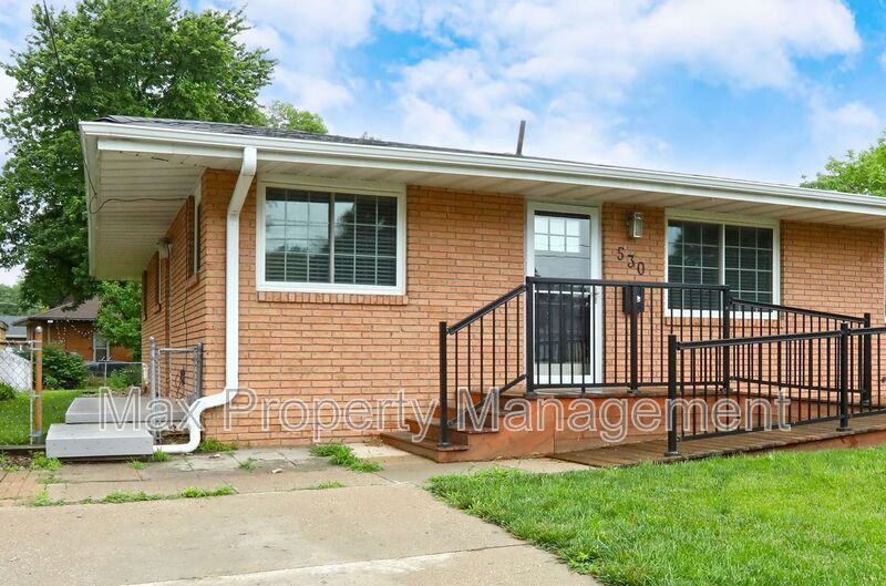 Primary Photo - 530 SW Maple St