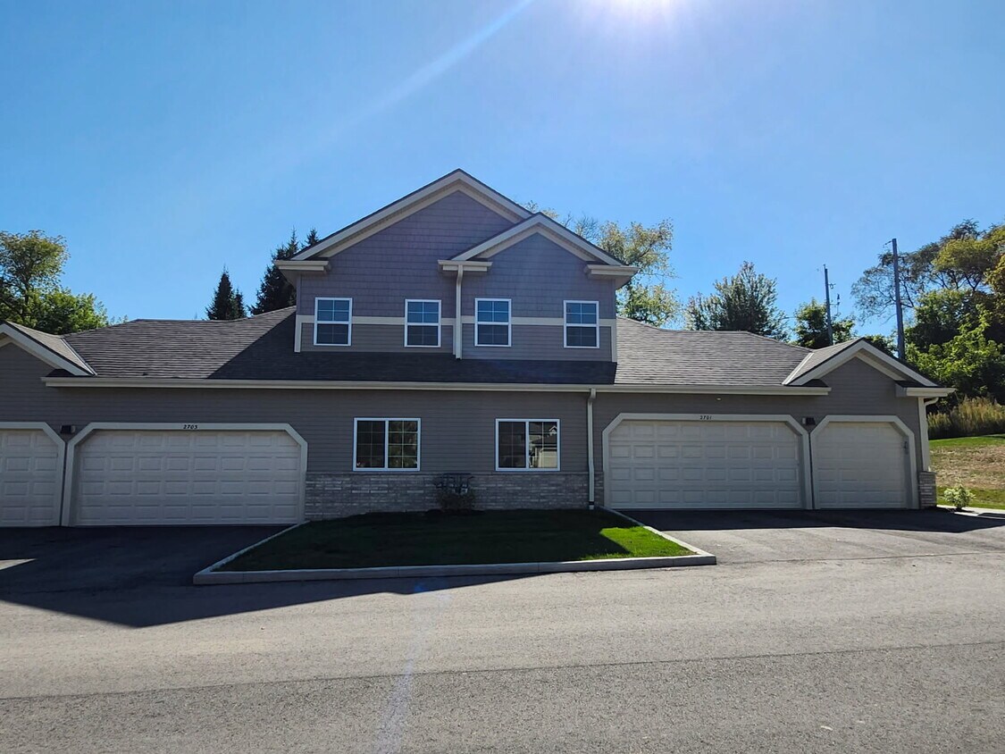 Foto principal - 2701 Pond Dr