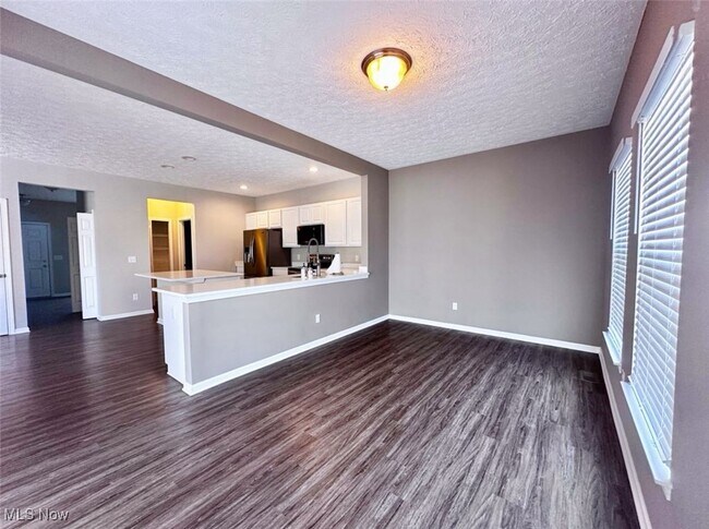 Building Photo - 37571 Tail Feather Dr