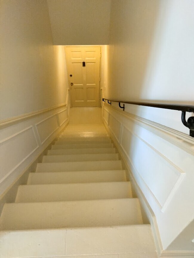 Building Photo - 6168 W Olympic Blvd