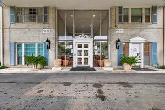 Building Photo - 2600 Bellefontaine