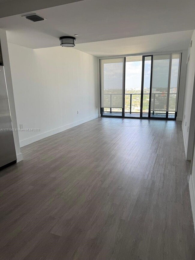Foto del edificio - 121 NE 34th St
