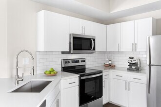 Building Photo - Timucuan Lakeside