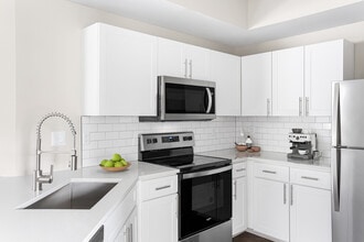 Building Photo - Timucuan Lakeside
