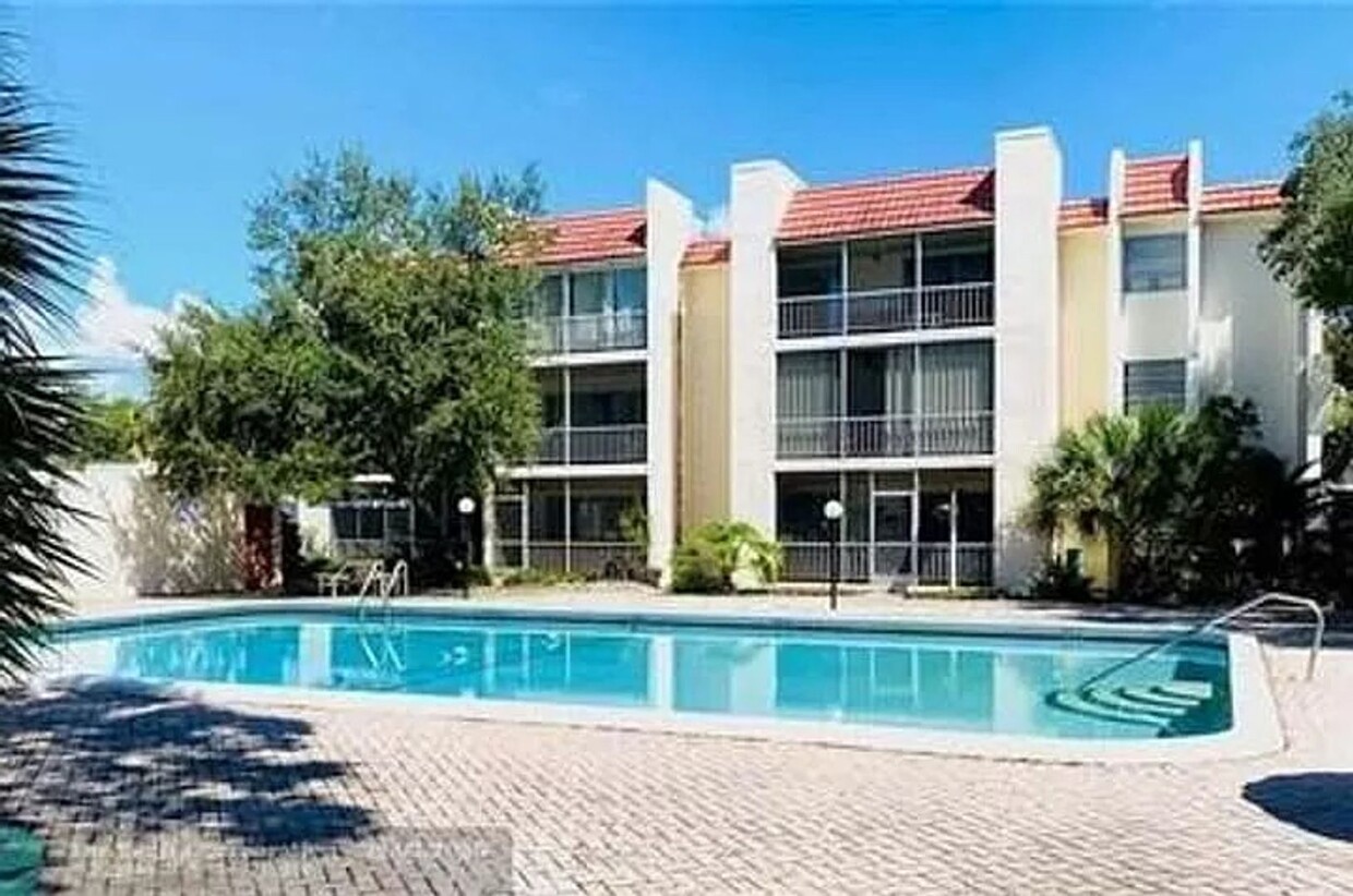 Building Photo - Oaks of Boca (McKay)