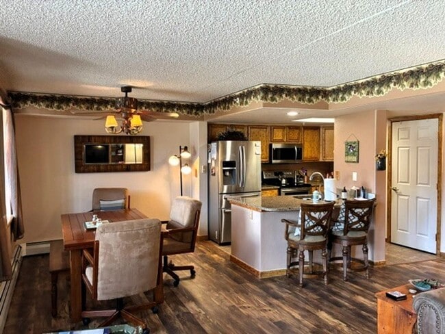 Building Photo - 980 Lakepoint Dr