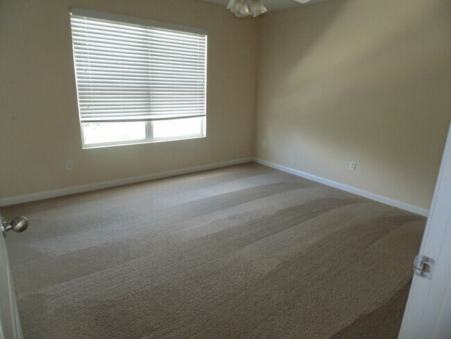 Building Photo - 142 Bridgewater Cir