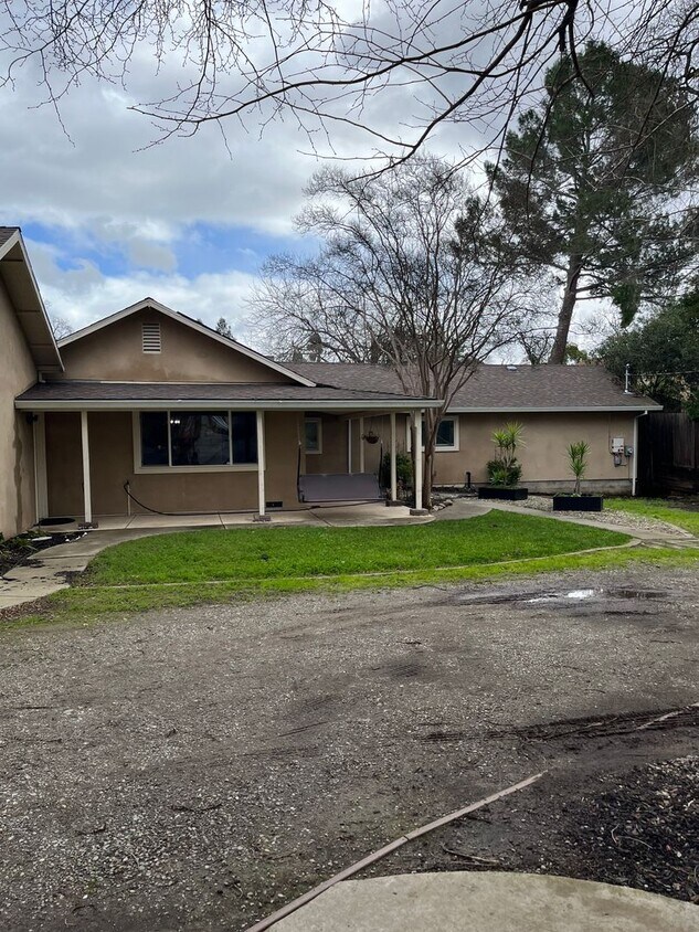 Primary Photo - Great home with lots of room and Solar