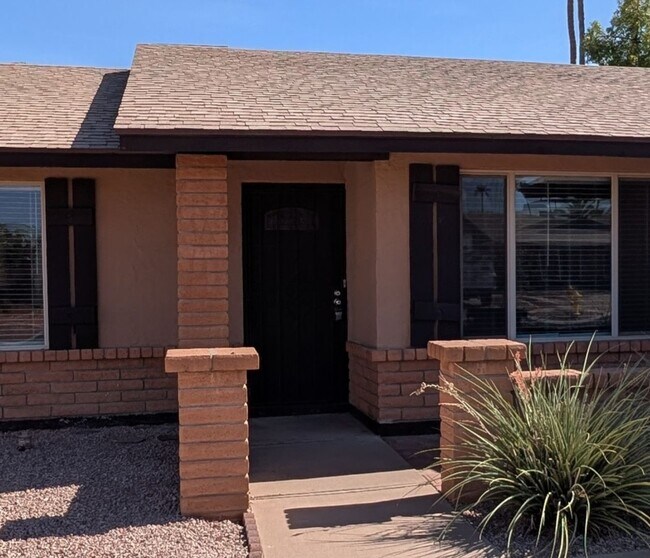 Building Photo - 2431 W Plata Ave