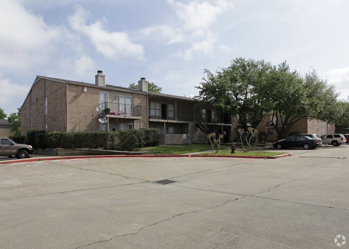 Fairmont Oaks Apartments 4210 Young St Pasadena, TX