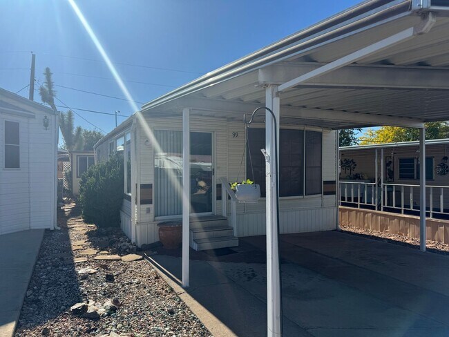 Building Photo - Nice manufactured Home. 55+ age restriction.