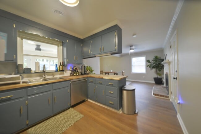 Building Photo - 228 Shadywood Dr