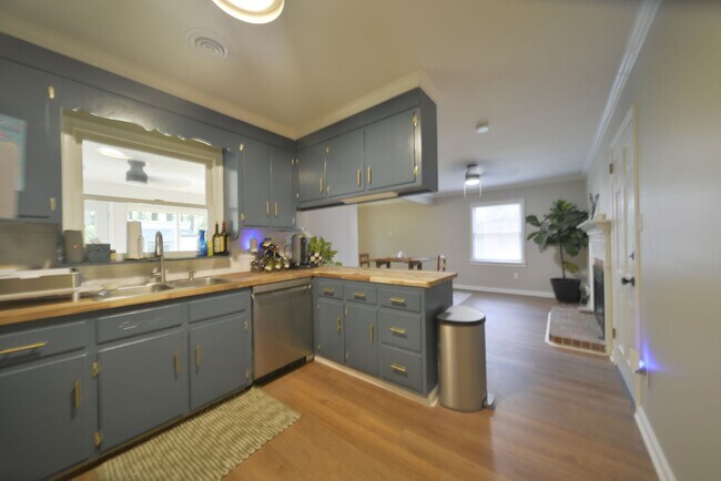 Foto del edificio - 228 Shadywood Dr